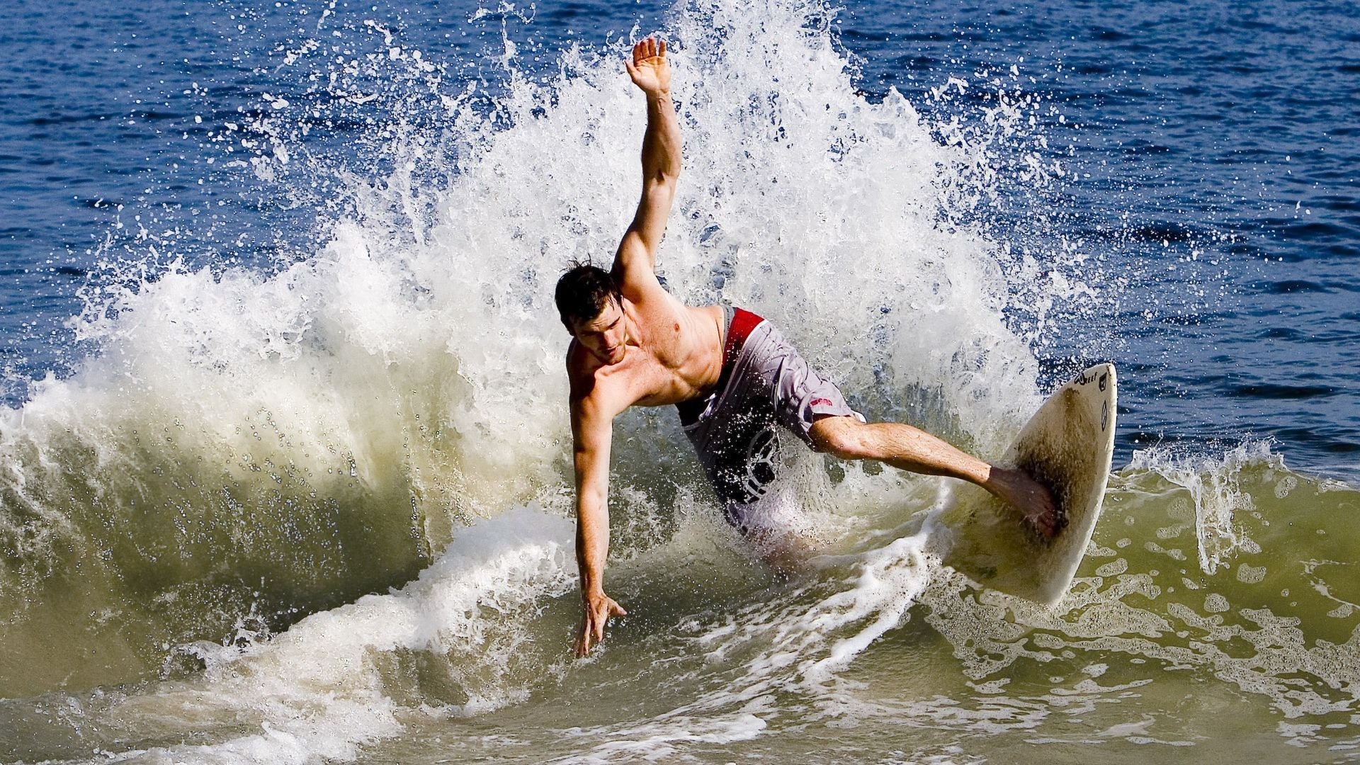 爱游戏娱乐平台-C罗帽子戏法力助球队翻盘，c罗的帽子戏法是怎么回事