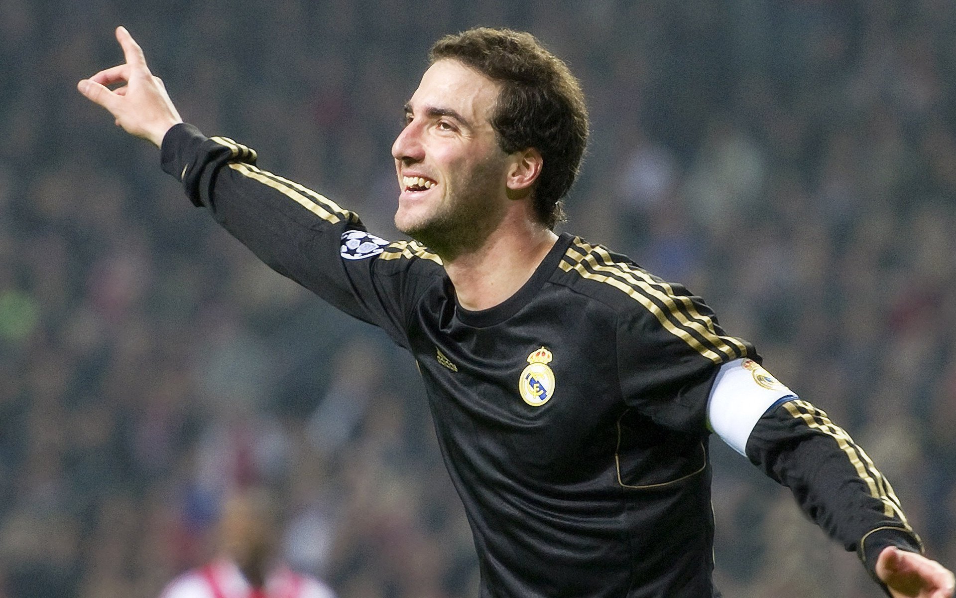 爱游戏体育APP下载-欧洲杯难忘瞬间：看点满满，泪点也多，欧洲杯太精彩了